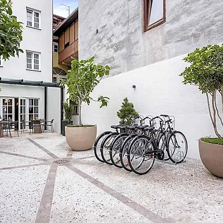 Bloom Hotel 3*